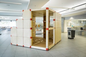 Architekturstudierende und Tischlerlehrlinge entwerfen ihren Arbeitsplatz der Zukunft