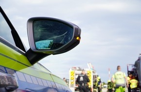 Autobahnpolizeiinspektion: API-TH: Sattelzug fährt ungebremst auf das Stauende auf