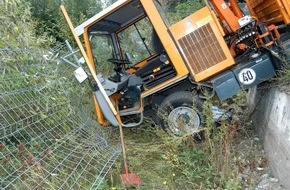 Polizei Düsseldorf: POL-D: Hartnäckiger Ermittler überführt jugendliche Vandalen nach schweren Sachbeschädigungen auf dem Gelände des Heerdter Friedhofs Ihre Berichterstattung vom 28. September 2006 Bilder als Anlage beigefügt