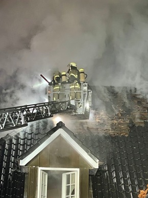 FW-SE: Dachstuhlbrand eines Einfamilienhauses in Lentföhrden