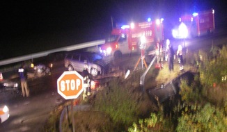 Polizei Düren: POL-DN: Drei Unfallbeteiligte bei Frontalzusammenstoß schwer verletzt