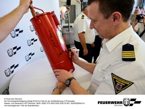 FW-M: Einweihung des neuen Ger&auml;tehauses der Freiwilligen Feuerwehr M&uuml;nchen - Abteilung Gro&szlig;hadern