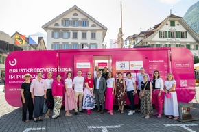 Brustkrebsfr&uuml;herkennung im Fokus: PINK CUBE heute in Stans auf dem Dorfplatz