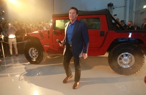 Kreisel Electric GmbH & Co KG: Kreisel Electric und Arnold Schwarzenegger präsentieren den weltweit ersten elektrifizierten Hummer H1