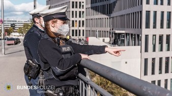 Bundespolizeidirektion München: Bundespolizeidirektion München: Sturz ins S-Bahngleis endet glimpflich / 19-Jähriger kann sich vor einfahrender S-Bahn selbständig zur Seite drehen