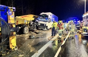 Feuerwehr Ratingen: FW Ratingen: Närrischer Tag für die Jecken - Arbeitsreicher Tag für die Feuerwehr