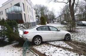 Polizeipr&auml;sidium Nordhessen: POL-KS: Unfall mit 5 Promille: Autofahrer kracht in Zaun