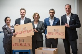 Stiftung Rechnen: Mit Freude am Rechnen Menschen verbinden - Stiftung Rechnen und Bankenverband Schleswig-Holstein übergeben, gemeinsam mit Bildungsministerin Britta Ernst, Math4Refugees-Willkommensbox