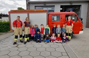 Feuerwehr Kleve: FW-KLE: Vorschulkinder des Kindergarten "Gänseblümchen" Düffelward bei der Feuerwehr