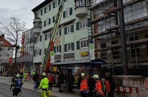 Feuerwehr München: FW-M: Rettung vom Baugerüst (Pasing)