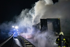 FW-MK: Brennender Sattelzug am Stenglingser Weg