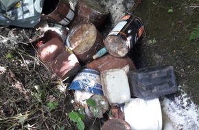 Polizeidirektion Bad Segeberg: POL-SE: Tornesch - Illegale Müllentsorgung im Straßengraben - Polizei sucht Zeugen