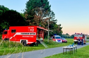 Feuerwehr Bochum: FW-BO: Schwimmer entdecken PKW in der Ruhr - Abendlicher Feuerwehreinsatz in Stiepel