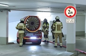 Feuerwehr Dresden: FW Dresden: Brand in einer Tiefgarage - Feuerwehr setzt Spezialtechnik zur Entrauchung ein