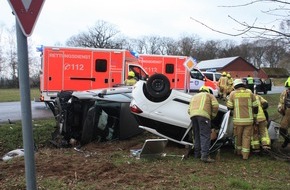 Polizei Paderborn: POL-PB: Zwei Autofahrerinnen bei Zusammenstoß verletzt