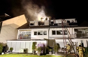 Feuerwehr Bergisch Gladbach: FW-GL: Zimmerbrand greift auf Dachstuhl eines Mehrfamilienhauses &uuml;ber