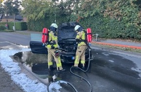 Feuerwehr Gemeinde Rheurdt: FW Rheurdt: PKW brennt im Motorraum