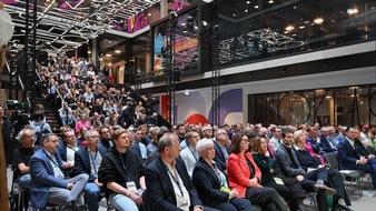 Medien.Bayern GmbH: WTFuture?! MEDIENTAGE MÜNCHEN geben Motto & erste Speaker bekannt