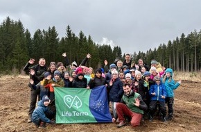 Laverana GmbH: Aufforstungsstart - lavera Waldprojekt in Österreich / Gemeinsam mit LifeTerra und Wald4Leben für nachhaltige Wälder der Zukunft