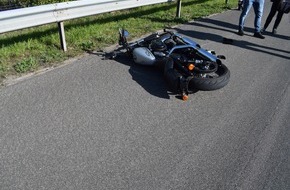Polizeidirektion Kaiserslautern: POL-PDKL: A62/Kusel, Kleintransporter prallt beim Überholen auf Motorrad