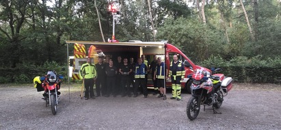 FFW Gemeinde Schwalmtal: FFW Schwalmtal: Gemeinsame &Uuml;bung der Einsatzleitwagen-Gruppen aus Niederkr&uuml;chten und Schwalmtal