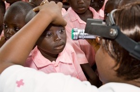 Schweizerische Zahnärzte-Gesellschaft SSO: World Sight Day 2014 / SSO-Zahnärzte und das Schweizerische Rote Kreuz rufen zu Zahngold- und Schmuckspenden auf (BILD)