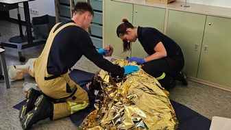 FW Sonsbeck: Gro&szlig;er Pr&uuml;fungstag der Grundlehrg&auml;nge der Feuerwehren Xanten, Sonsbeck und Alpen