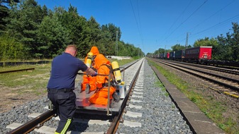 Freiwillige Feuerwehr Celle: FW Celle: Gefahrstoffaustritt aus G&uuml;terzug in Celle - 2. Lagemeldung!