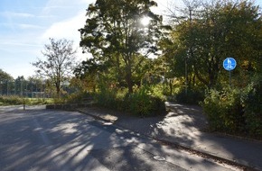 Polizeiinspektion Hameln-Pyrmont/Holzminden: POL-HM: Beteiligter und Zeugen zu einer Unfallflucht zwischen einem Radfahrer und Fußgängerin gesucht