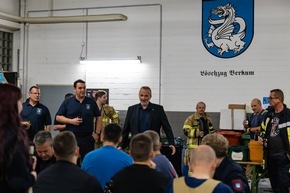 FW Wachtberg: Großübung der Feuerwehr Wachtberg am Fraunhofer Institut in Werthhoven