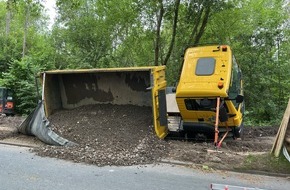 Feuerwehr Bochum: FW-BO: Kipplaster kippt bei Bauarbeiten - schnelle Rettung in Werne