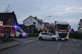Kreispolizeibehörde Herford: POL-HF: Unfall zwischen LKW und PKW- Polo-Fahrer leicht verletzt