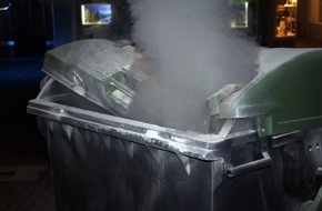 Kreispolizeibehörde Olpe: POL-OE: Polizeibeamte entdecken brennenden Müllcontainer