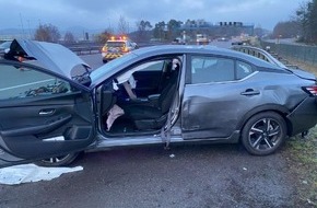 Polizeiautobahnstation Kaiserslautern und Zentrale Verkehrsdienste: POL-PASTKL: Fahrstreifenwechsel sorgt f&uuml;r Verkehrsbeeintr&auml;chtigungen