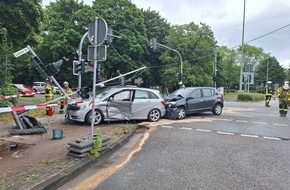Feuerwehr Voerde: FW Voerde: Verkehrsunfall in Voerde- Friedrichsfeld