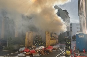 Feuerwehr Dortmund: FW-DO: M&uuml;llcontainer brennt auf Klinikgel&auml;nde