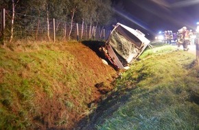 Polizeiinspektion Rotenburg: POL-ROW: ++ Hansalinie A1: Bus fährt auf Lkw - 32-jähriger Mann schwer verletzt ++