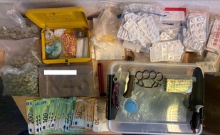 Polizei Dortmund: POL-DO: Umfangreicher Fund nach Wohnungsdurchsuchung - Polizei stellt Drogen, Medikamente, Waffen und Bargeld sicher