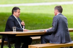 ZDF: Quo vadis, SPD? / Partei-Chef Sigmar Gabriel im ZDF-Sommerinterview von "Berlin direkt" (FOTO)
