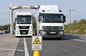 Hauptzollamt Köln: HZA-K: Zweitägiger Großeinsatz des Zolls gegen den grenzüberschreitenden Drogen- und Zigarettenschmuggel / Erstmals in NRW alle drei Vollmobilen Röntgenanlagen des deutschen Zolls zeitgleich eingesetzt