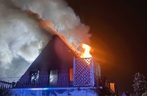 Feuerwehr Recklinghausen: FW-RE: Massiver Wohnungsbrand - eine schwerstverletzte Person durch Kräfte der Feuerwehr gerettet