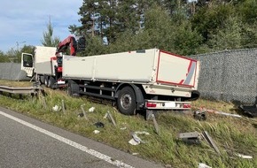 Polizeiautobahnstation Kaiserslautern und Zentrale Verkehrsdienste: POL-PASTKL: Unfall nach Reifenschaden sorgt für Verkehrsbehinderungen