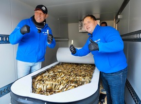 Fischsommelier erzielt im Kaiserbad Heringsdorf auf Usedom RID-Weltrekord mit »größter Fischkonservendose« der Welt