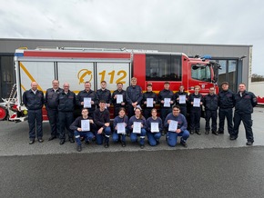 FW Dinslaken: Feuerwehr Dinslaken: Nachwuchs fit f&uuml;r den Einsatzdienst gemacht
