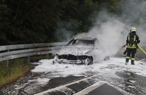 Kreispolizeibehörde Höxter: POL-HX: Autobrand: B 64 mehrere Stunden gesperrt