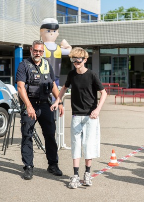 POL-RE: Kreis Recklinghausen/ Bottrop: Gute Gespräche und viel Interesse an der "AnsprechBAR an Schulen"