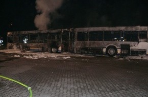 Polizei Düren: POL-DN: Gelenkbusse brannten aus