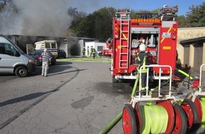 Feuerwehr Gelsenkirchen: FW-GE: Zwei Verletzte bei einem Brand in einer Kraftfahrzeugwerkstatt