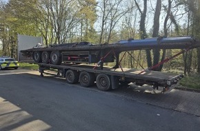 Polizeiinspektion Delmenhorst / Oldenburg - Land / Wesermarsch: POL-DEL: Autobahnpolizei Ahlhorn: Geplanter Transport eines verkehrsunsicheren Sattelanhängers in Dötlingen scheitert +++ Für den Transport bereitstehender Anhänger ebenfalls ...