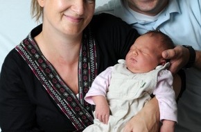 Asklepios Kliniken GmbH & Co. KGaA: 5000 Babys seit Jahresbeginn / Positiver Trend bei den Geburten / Neugeborene können jetzt auch "skypen" (mit Bild)
